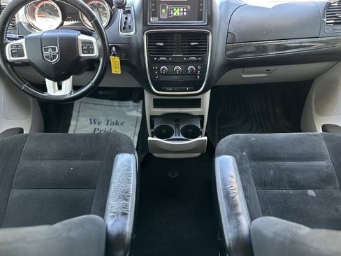 Used 2016 Dodge Grand Caravan American Value Package w/ UConnect Hands-Free Group FWD image 16