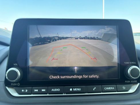 Used 2025 Nissan Rogue S FWD image 25