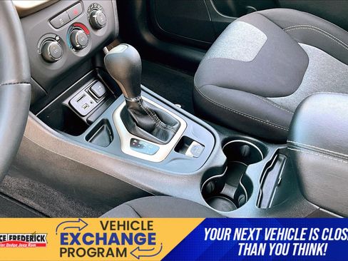 Used 2017 Jeep Cherokee Sport FWD image 14