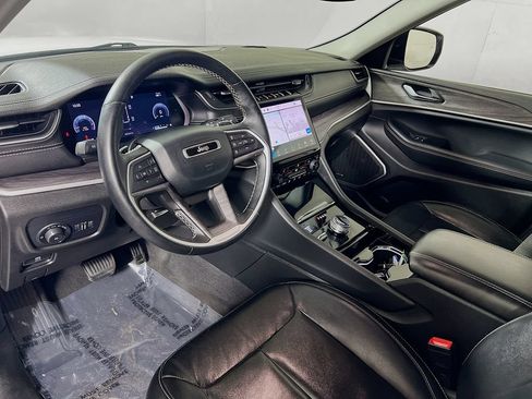 Used 2022 Jeep Grand Cherokee L Limited AWD/4WD image 9