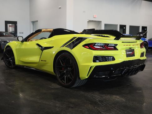 Used 2023 Chevrolet Corvette Z06 w/ Z07 Performance Package RWD image 5