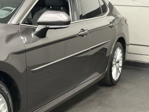 Used 2020 Toyota Camry XLE image 9