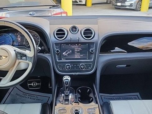Used 2018 Bentley Bentayga image 5
