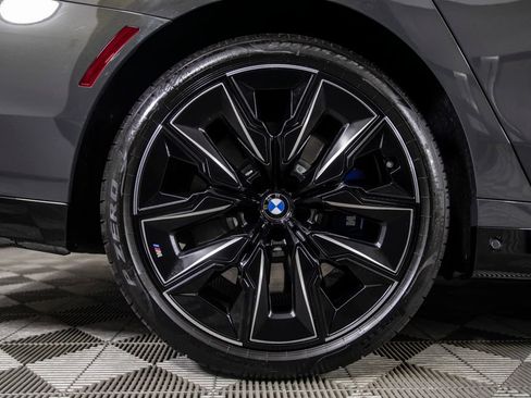 Used 2025 BMW 760i xDrive w/ Executive Package AWD/4WD image 41