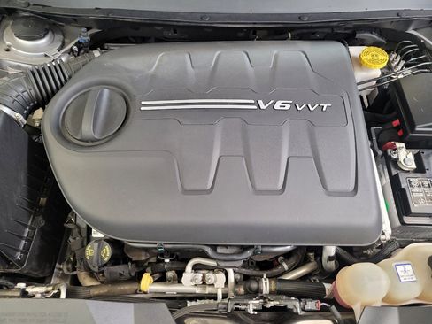 Used 2019 Jeep Cherokee Latitude w/ Popular Appearance Group image 30