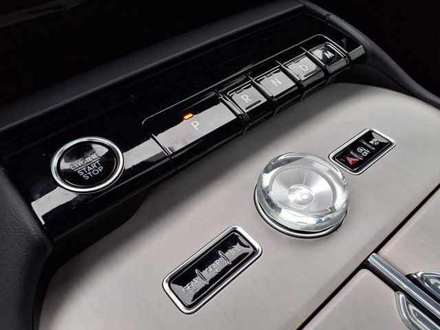 New 2025 Lincoln Navigator Reserve w/ Jet Appearance Package AWD/4WD image 13
