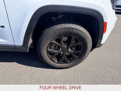 Used 2025 Jeep Grand Cherokee L Laredo AWD/4WD image 8