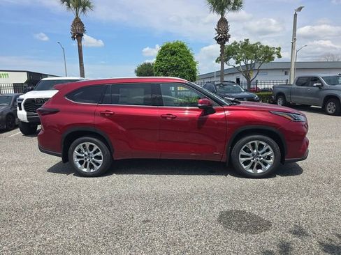 New 2026 Toyota Highlander Limited AWD/4WD image 3