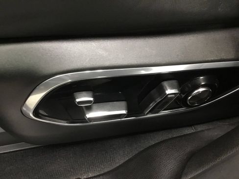 Used 2024 Jeep Grand Cherokee Overland w/ Luxury Tech Group IV AWD/4WD image 8