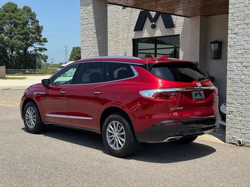 Used 2024 Buick Enclave Premium AWD/4WD image 10