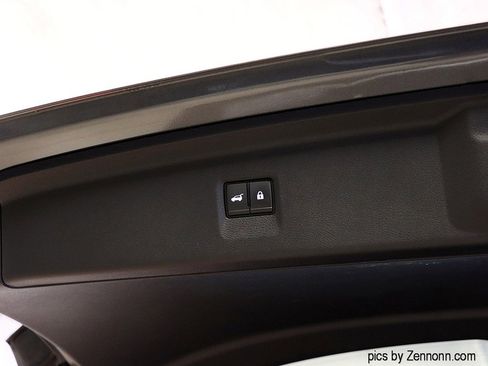 Used 2023 INFINITI QX60 Sensory w/ Cargo Package image 30