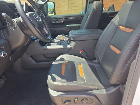 Used 2024 GMC Sierra 2500 AT4 w/ AT4 Preferred Package AWD/4WD image 17