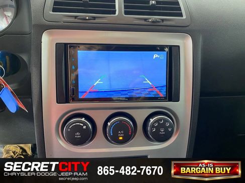 Used 2010 Dodge Challenger SE RWD image 21