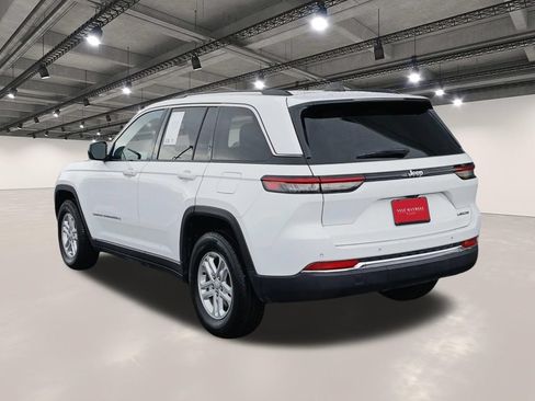 Used 2024 Jeep Grand Cherokee Laredo RWD image 14