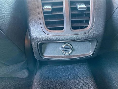 Used 2018 Ford Taurus SEL w/ Equipment Group 201A image 39