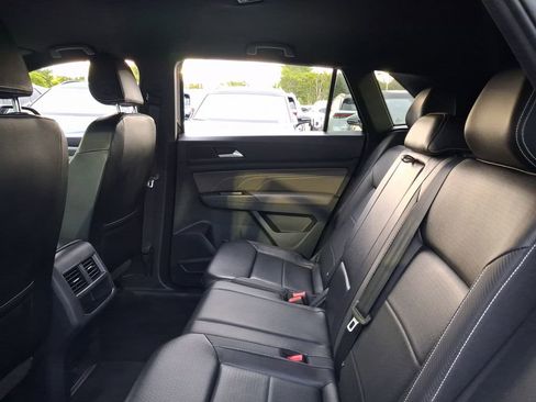 Certified 2022 Volkswagen Atlas Cross Sport SE image 8