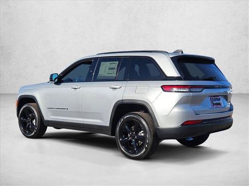 New 2025 Jeep Grand Cherokee Limited w/ Black Appearance Package RWD image 9