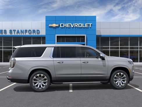 New 2026 Chevrolet Suburban Premier w/ Sun And Tow Package AWD/4WD image 5