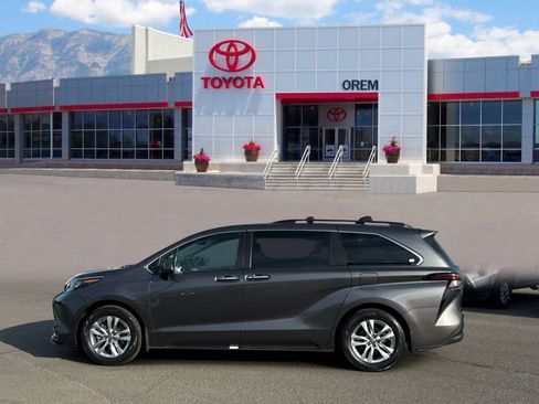 Used 2025 Toyota Sienna XLE w/ XLE Plus Package AWD/4WD image 7