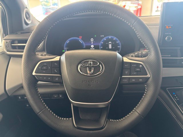 Used 2026 Toyota Sienna AWD image 30