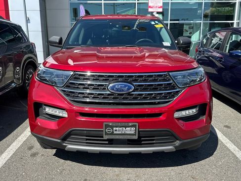 Used 2021 Ford Explorer XLT w/ Equipment Group 202A RWD image 3