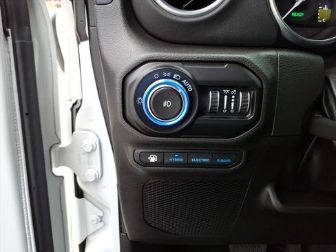 Used 2022 Jeep Wrangler Unlimited Sahara w/ Safety Group image 18