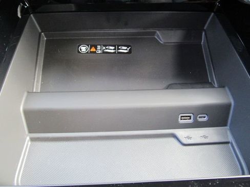 New 2026 Chevrolet Suburban Premier image 22