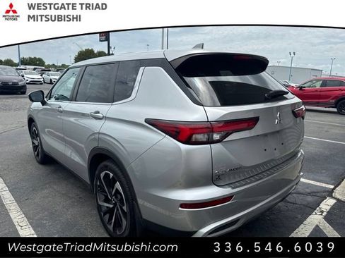 Used 2022 Mitsubishi Outlander SE FWD image 3