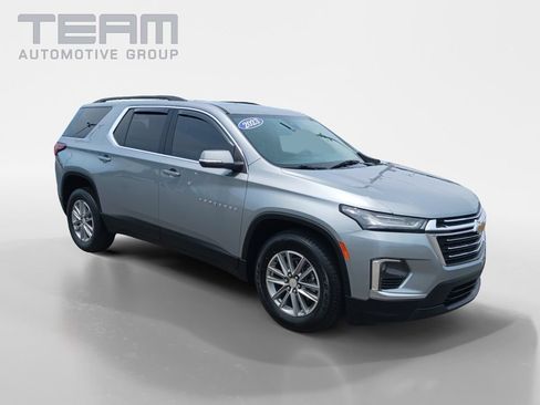 Used 2023 Chevrolet Traverse LT FWD image 1