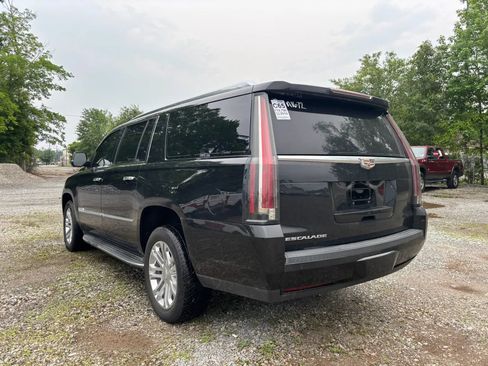 Used 2019 Cadillac Escalade ESV 2WD image 14