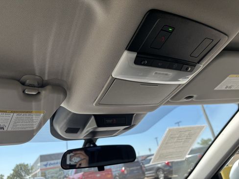 Used 2023 Nissan Rogue SV image 36