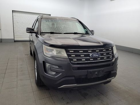 Used 2017 Ford Explorer XLT w/ Equipment Group 202A AWD/4WD image 14