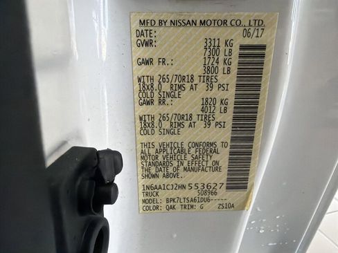 Used 2017 Nissan Titan SV image 33