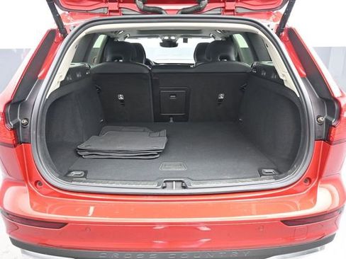 Used 2025 Volvo V60 B5 Cross Country Plus AWD/4WD image 29