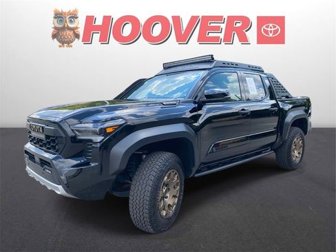 Used 2025 Toyota Tacoma Trailhunter image 6