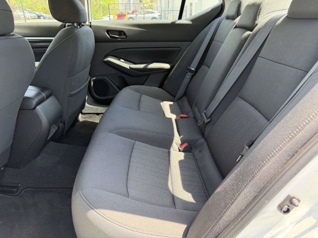 Used 2023 Nissan Altima 2.5 SV w/ SV Premium Package AWD/4WD image 13