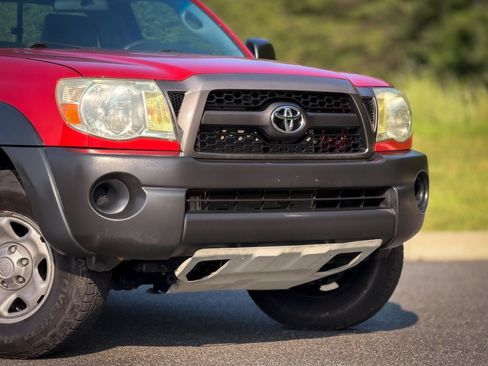 Used 2011 Toyota Tacoma 4x4 Regular Cab image 5