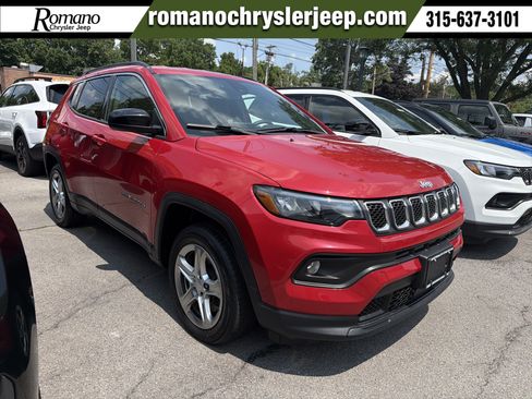 Used 2023 Jeep Compass Latitude w/ Convenience Group AWD/4WD image 1