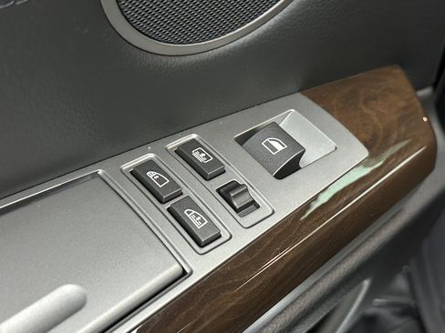 Used 2007 BMW 750i image 32