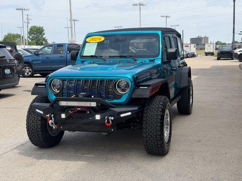 Used 2024 Jeep Wrangler Unlimited Rubicon w/ Convenience Group AWD/4WD image 19
