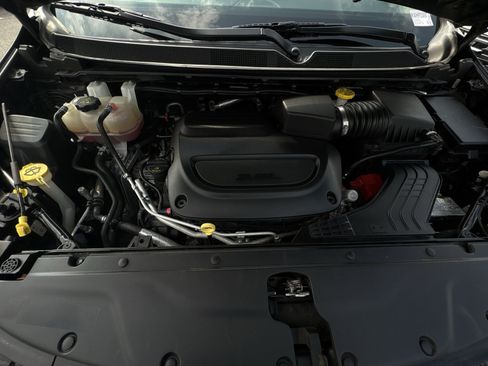 Used 2023 Chrysler Pacifica Touring-L FWD image 29