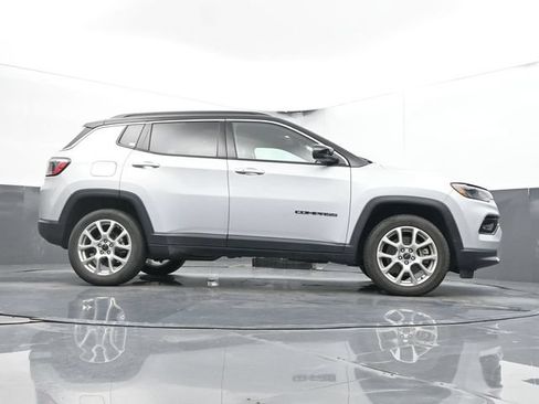 Used 2025 Jeep Compass Limited AWD/4WD image 46