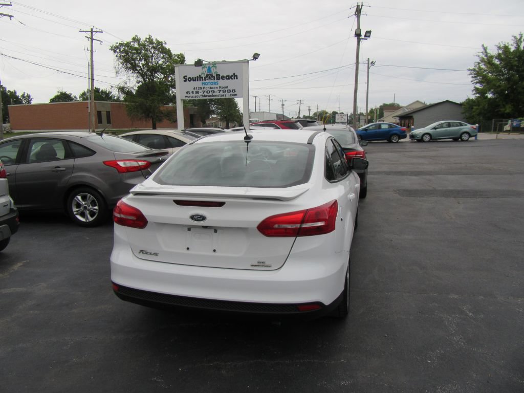 Used 2015 Ford Focus SE w/ Equipment Group 201A FWD image 4