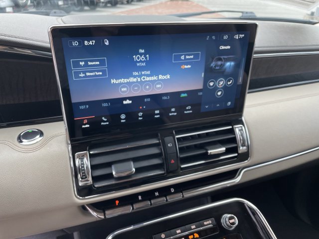 Used 2024 Lincoln Navigator Premiere AWD/4WD image 19