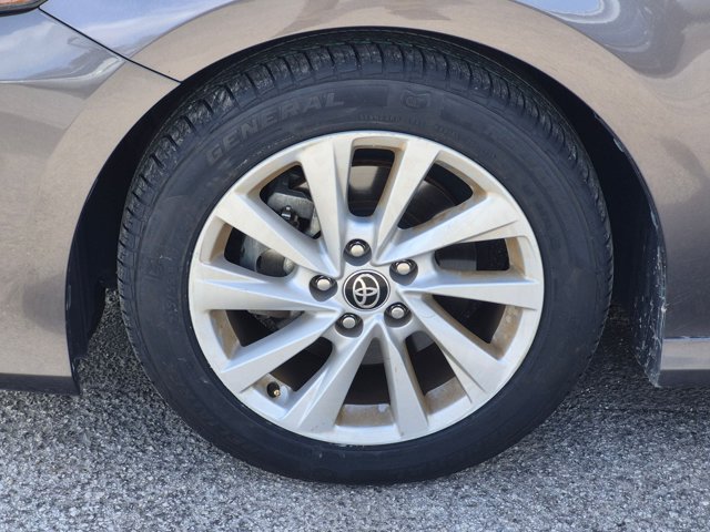 Used 2021 Toyota Camry LE FWD image 16