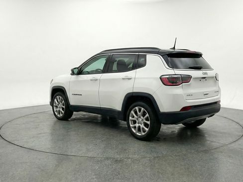 Used 2025 Jeep Compass Limited image 6