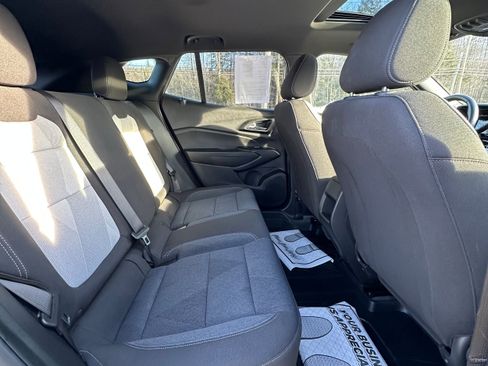 Used 2024 Chevrolet Trax RS w/ Sunroof Package FWD image 16