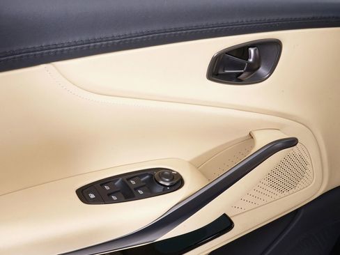 Used 2023 Aston Martin DBX AWD/4WD image 36