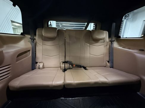 Used 2019 Cadillac Escalade Platinum image 25