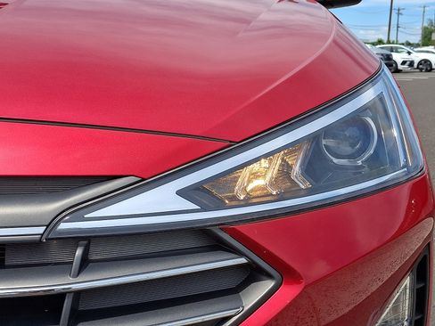 Used 2020 Hyundai Elantra SE w/ Winter Weather Package FWD image 8